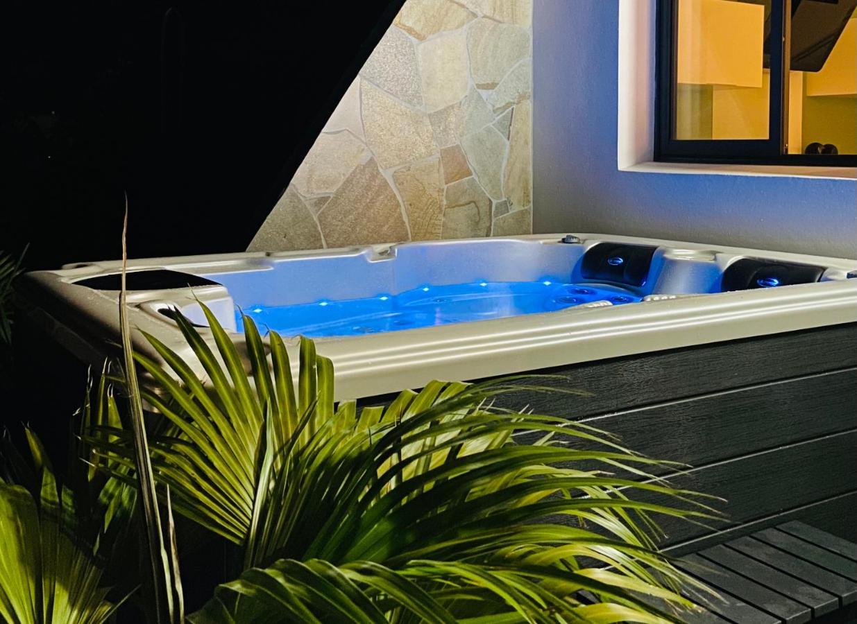Ti Karet - Charmant Logement Avec Jacuzzi Et Vue Mer Terre-De-Haut Esterno foto